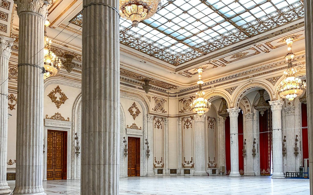 Visita guiada sin colas al Palacio del Parlamento de Bucarest (English Guided Tour of Palace of Parliament) - 2