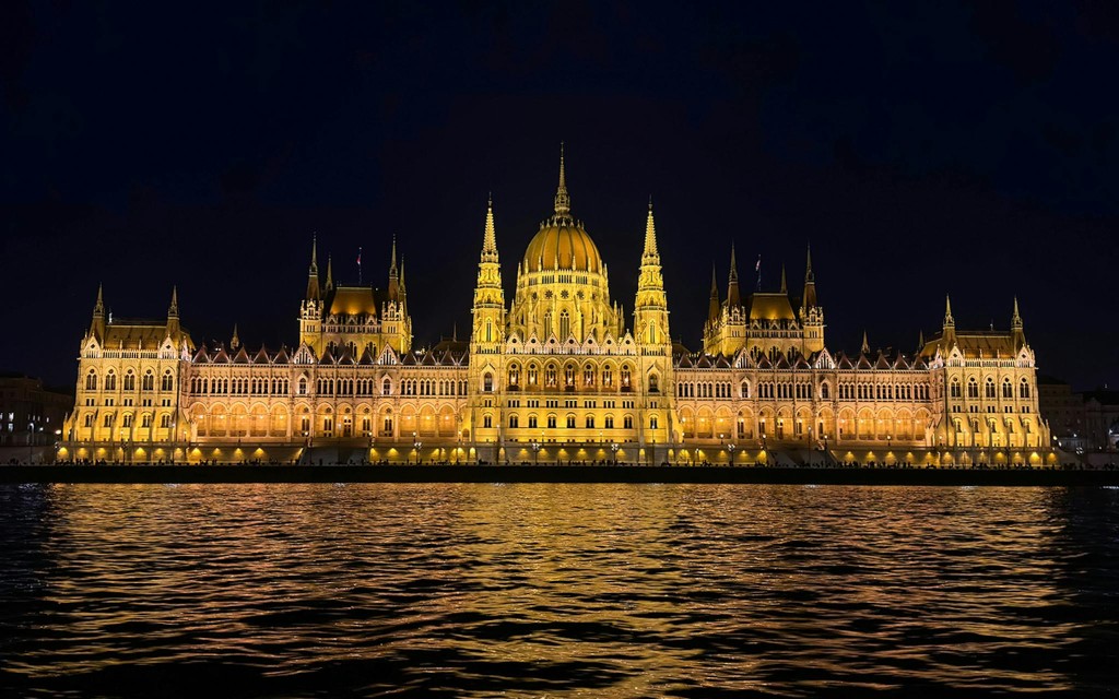 Budapest Donau-Flussfahrt mit Abendessen (Dinner Cruise with Folklore Show) - 3