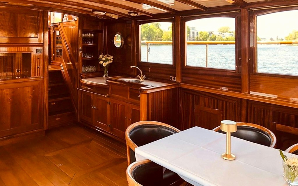 Sightseeing-Flussfahrt auf der Spree in Berlin auf einer Luxusjacht (1-Hour Cruise on the Electric Fitzgerald) - 3