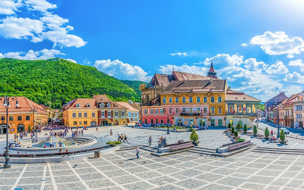 Ab Bukarest: Ganztägige Tour zum Schloss Bran, Schloss Peleș und Brașov mit Audioguide für die Schlösser
(English Guided Tour with Castles Audio Guide) - 3