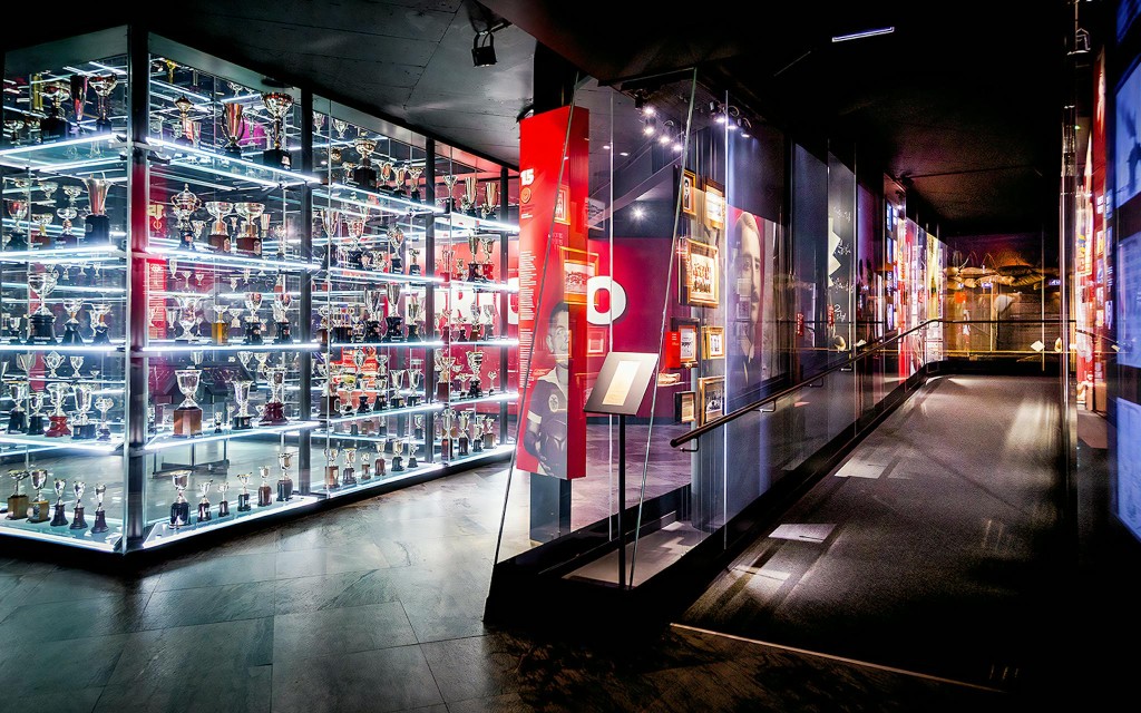 Family Pass: SL Benfica Stadium & Museum Tickets (Museum Ticket & Stadium Tour + Free Official Scarf) - 1