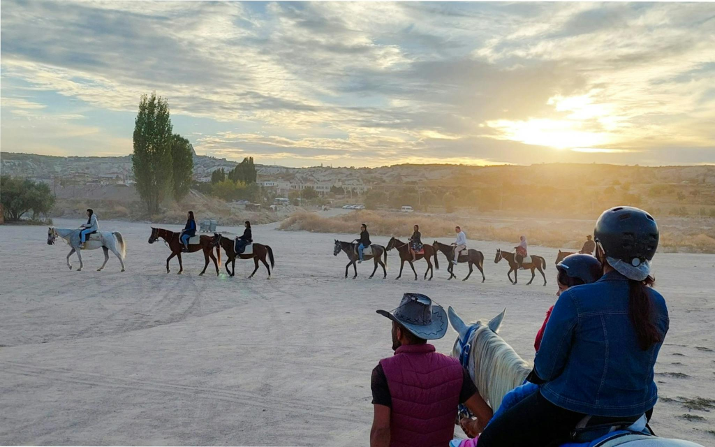Cappadocia Sunrise Balloon Watching & Horse Riding Tour (Cappadocia Sunrise Balloon Watching & Horse Tour - 2 Hours (Transfer Included)) - 3