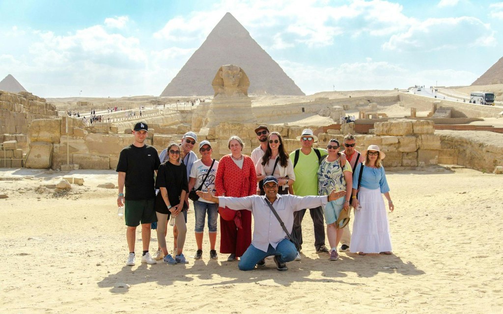 Ab Hurghada mit dem Flugzeug: Ganztägige Kairo-Tour mit Besuch des Grand Egyptian Museum und der Pyramiden von Gizeh  (Small Group Tour: Pyramids of Giza Complex + Grand Egyptian Museum + Nile Boat Trip) - 2