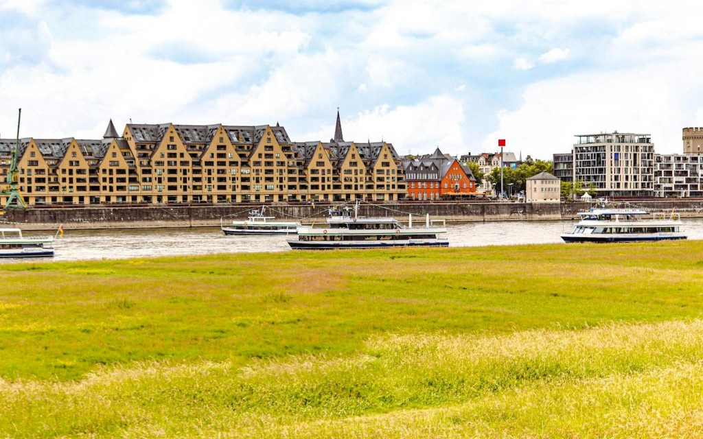 Stadtrundfahrt mit dem Boot auf dem Rhein mit Blick auf die Kölner Skyline (1.5-Hour Skyline Tour) - 3