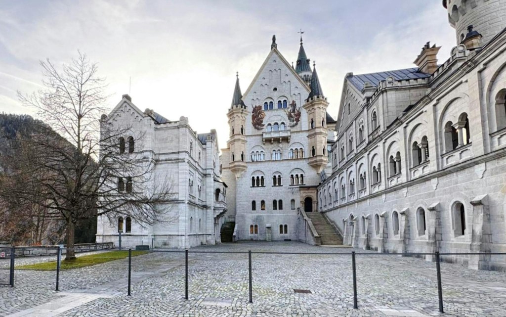 Desde Múnich: visita guiada de un día completo a los castillos de Neuschwanstein y Hohenschwangau (From Munich: Neuschwanstein & Hohenschwangau Castles Guided Tour) - 1