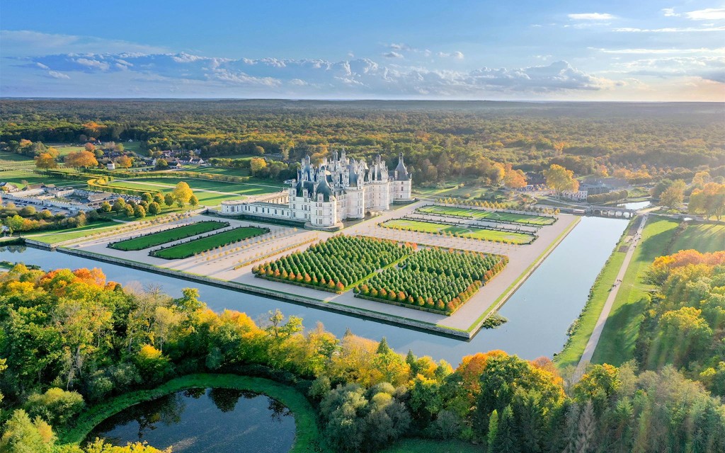 Ab Paris: Ganztägiger Ausflug ins Loiretal inkl. Eintrittstickets (Chambord, Chenonceau & Cheverny with transport + English Guide) - 1