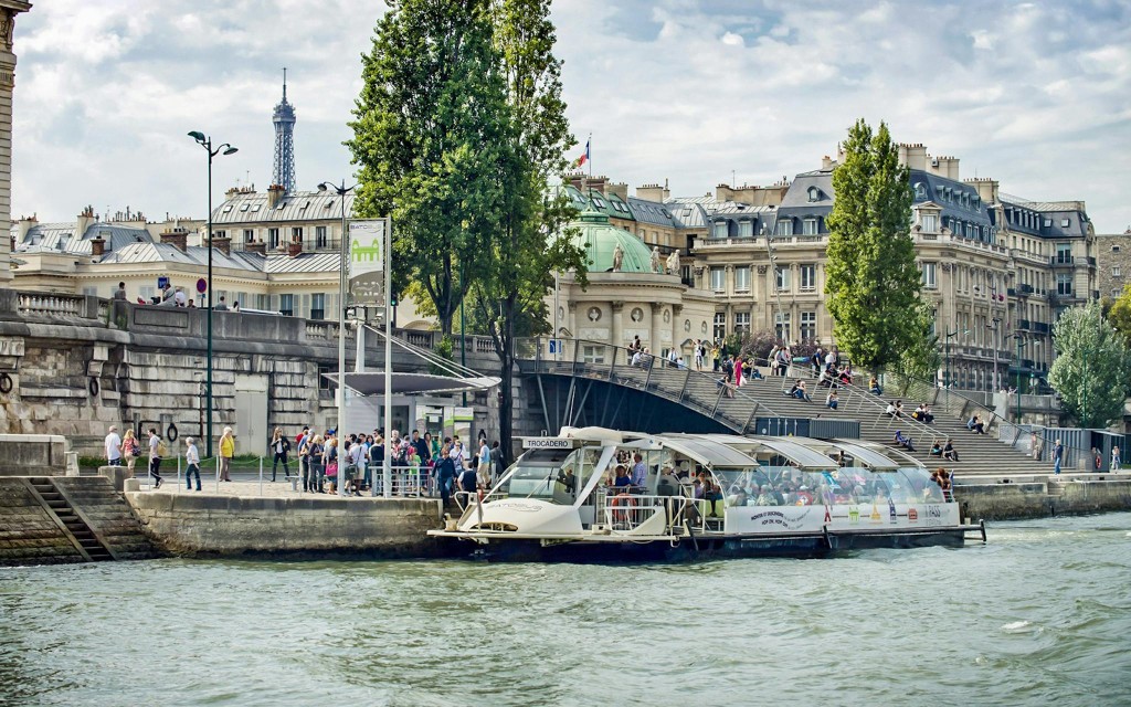 Batobus: Seine River Hop-on Hop-off Boat Tour (24-Hour Pass) - 2