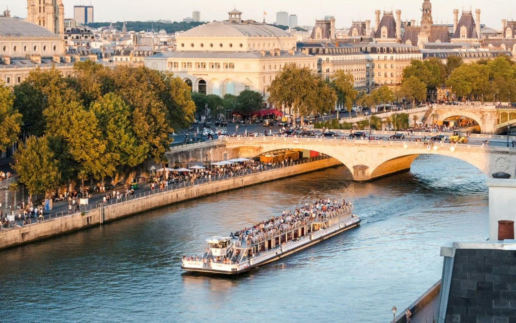 Seine River 1-Hour Sightseeing Cruise from the Eiffel Tower (Notre-Dame & Champagne Seine River Cruise) - 1