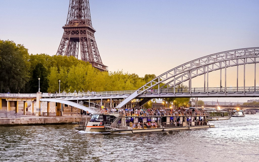 Seine River 1-Hour Sightseeing Cruise from the Eiffel Tower (Cruise from Eiffel Tower) - 1