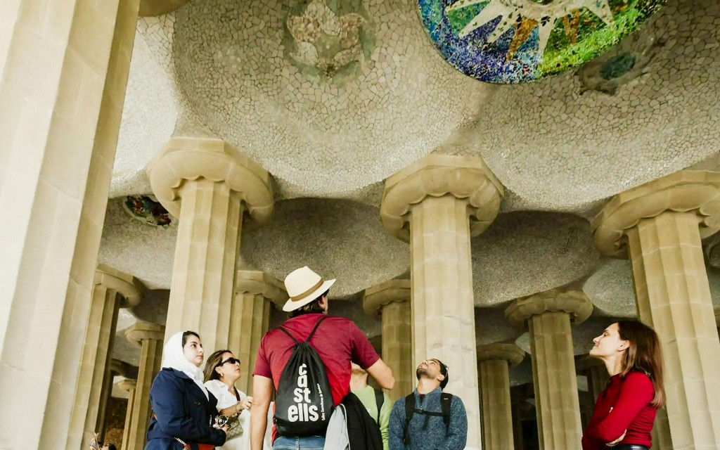 Tour guiado sem fila ao Parque Güell (Small Group English-Guided Private Tour ) - 1