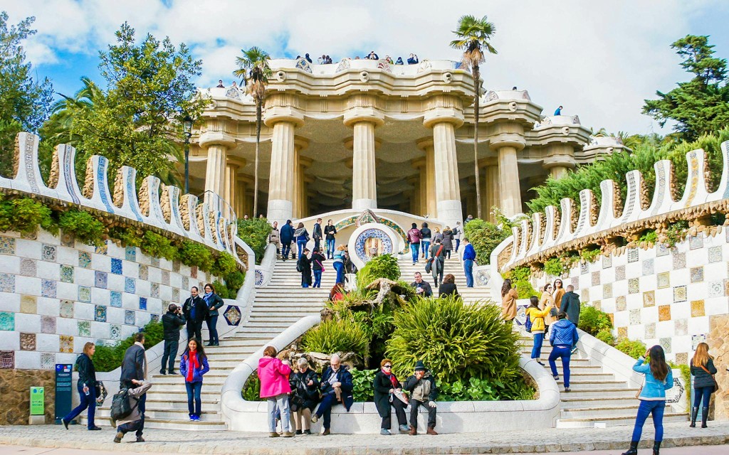 Tour guiado sem fila ao Parque Güell (Small Group English-Guided Private Tour ) - 2