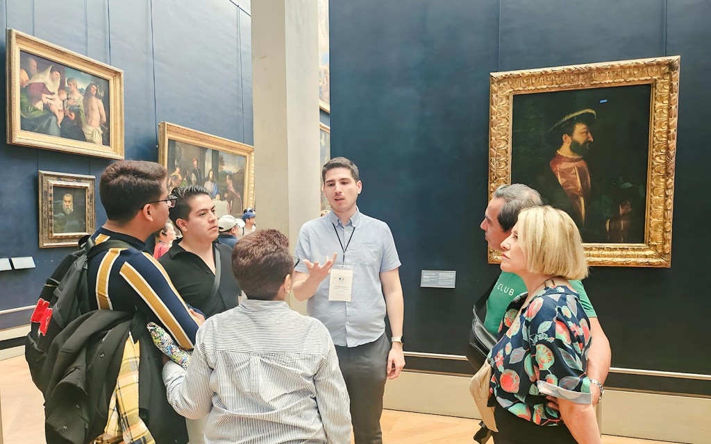 Louvre Museum Skip the Line Small Group Guided Tour (Private Guided Tour) - 2