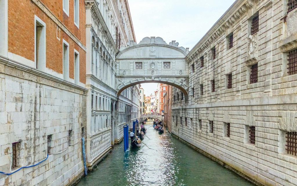 Venice Grand Canal Classic Gondola Ride (Grand Canal & Hidden Gems Private Tour) - 2