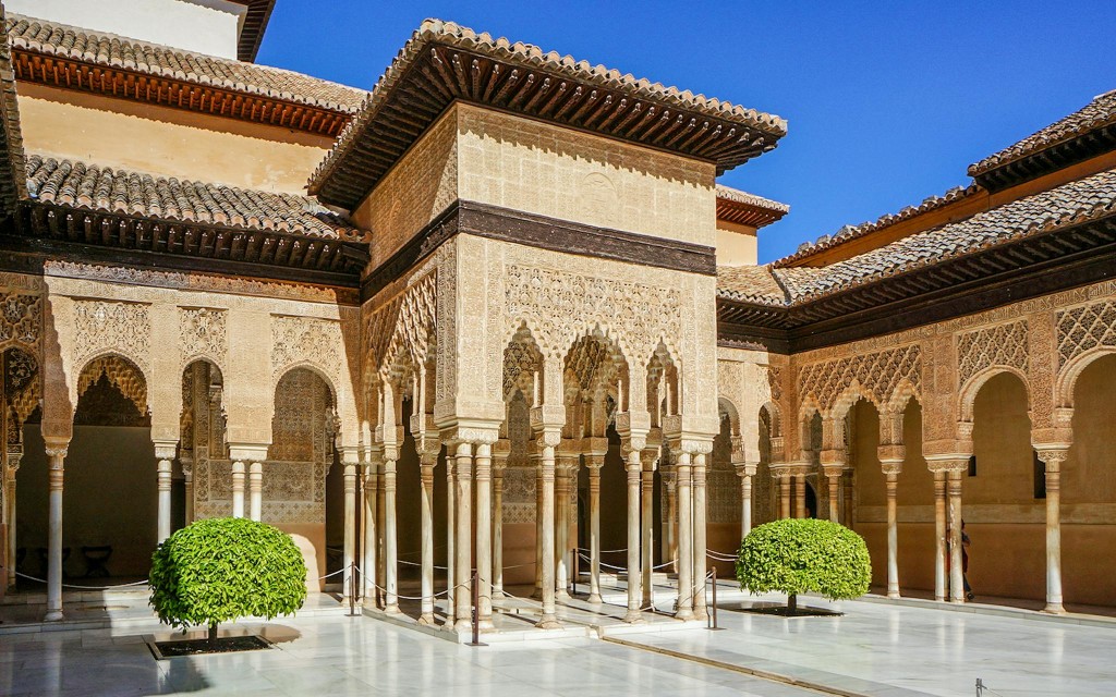 Alhambra Skip-the-Line Guided Tour with Nasrid Palaces (Standard English Guided Tour) - 2