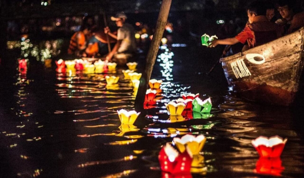 Hoai River Evening Boat Ride with Lantern Experience - 1