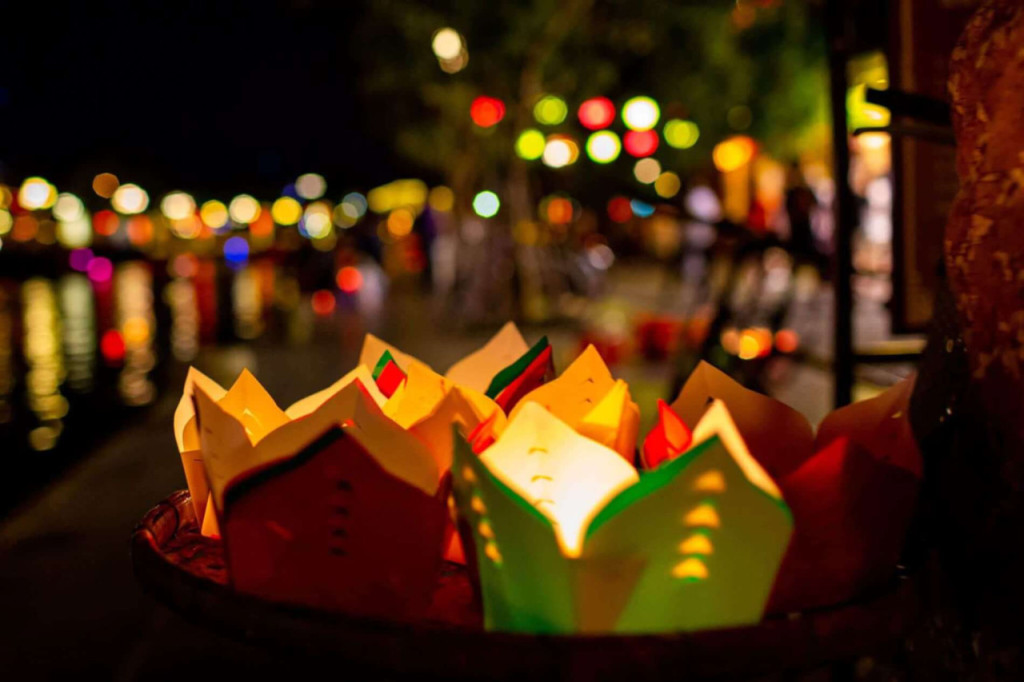 Hoai River Evening Boat Ride with Lantern Experience - 2