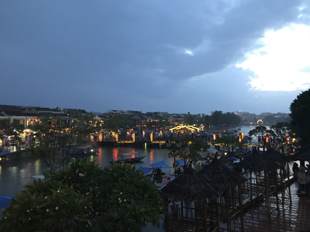 Hoai River Evening Boat Ride with Lantern Experience - 3