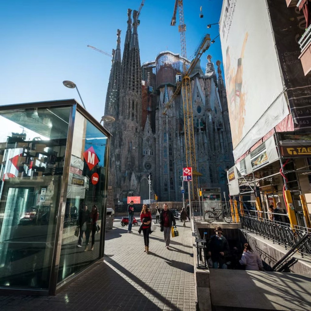 Hola Barcelona Public Transport Card (Hola Barcelona Public Transport Card - 120 Hours) - 3