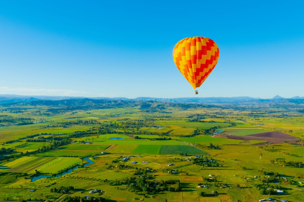 Hot Air Balloon Flight over Gold Coast with Optional upgrade to Breakfast (Hot Air Balloon Flight with Sparkling Wine) - 1