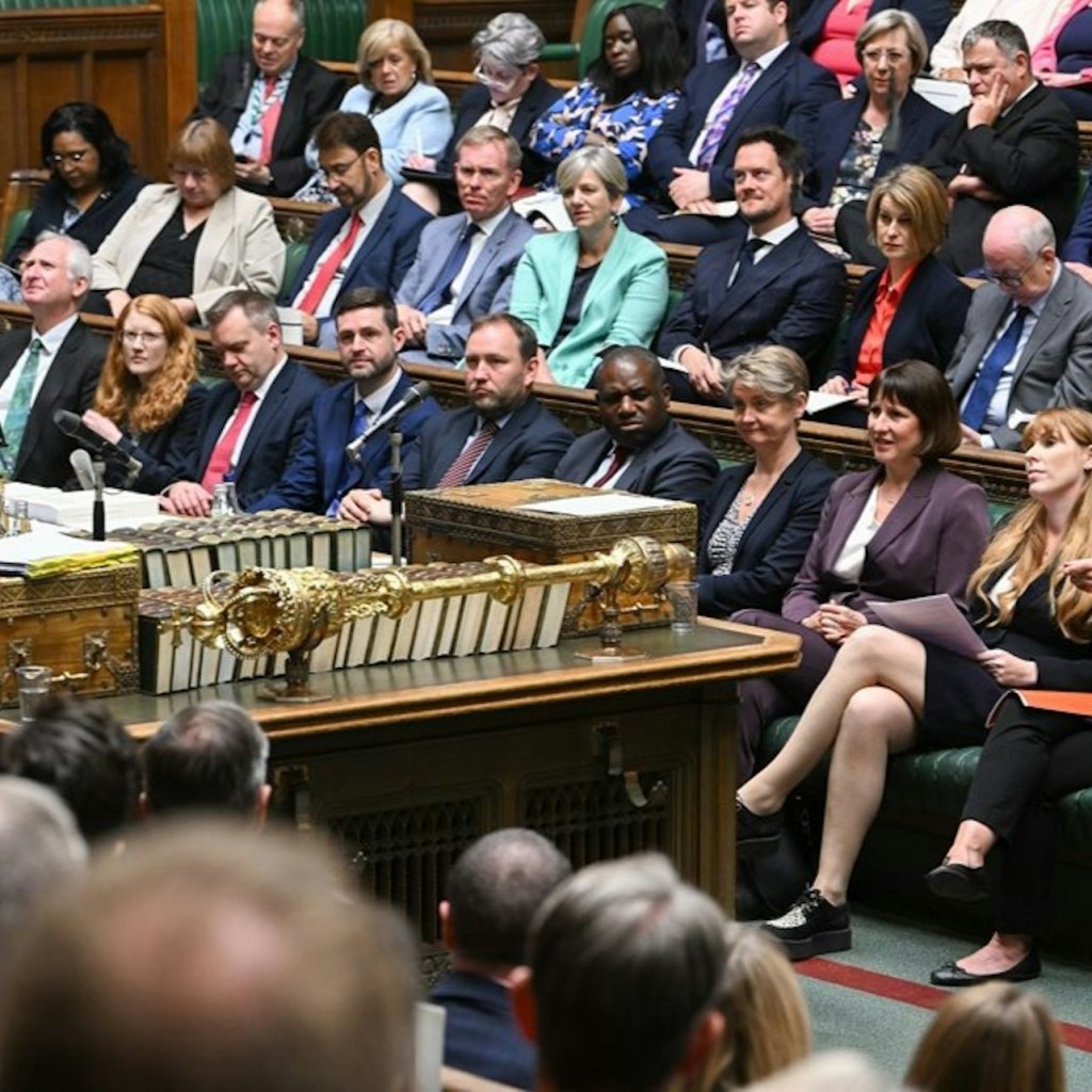Cambres del Parlament: Entrada + Tour guiat a peu - 1