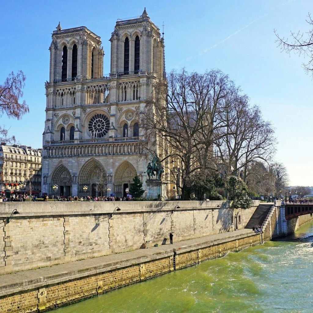 Île de la Cité: Semi-Private Guided Tour + Notre-Dame Cathedral of Paris Entry - 2