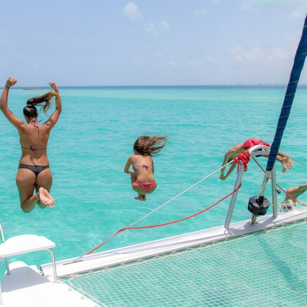 Isla Mujeres: Catamaran Tour with Snorkeling & Beach Club from Cancún - 3
