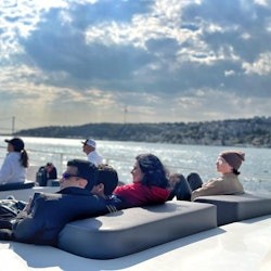 Istanbul: Bosphorus Yacht Cruise with Snacks - 1