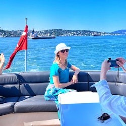 Istanbul: Bosphorus Yacht Cruise with Snacks - 2
