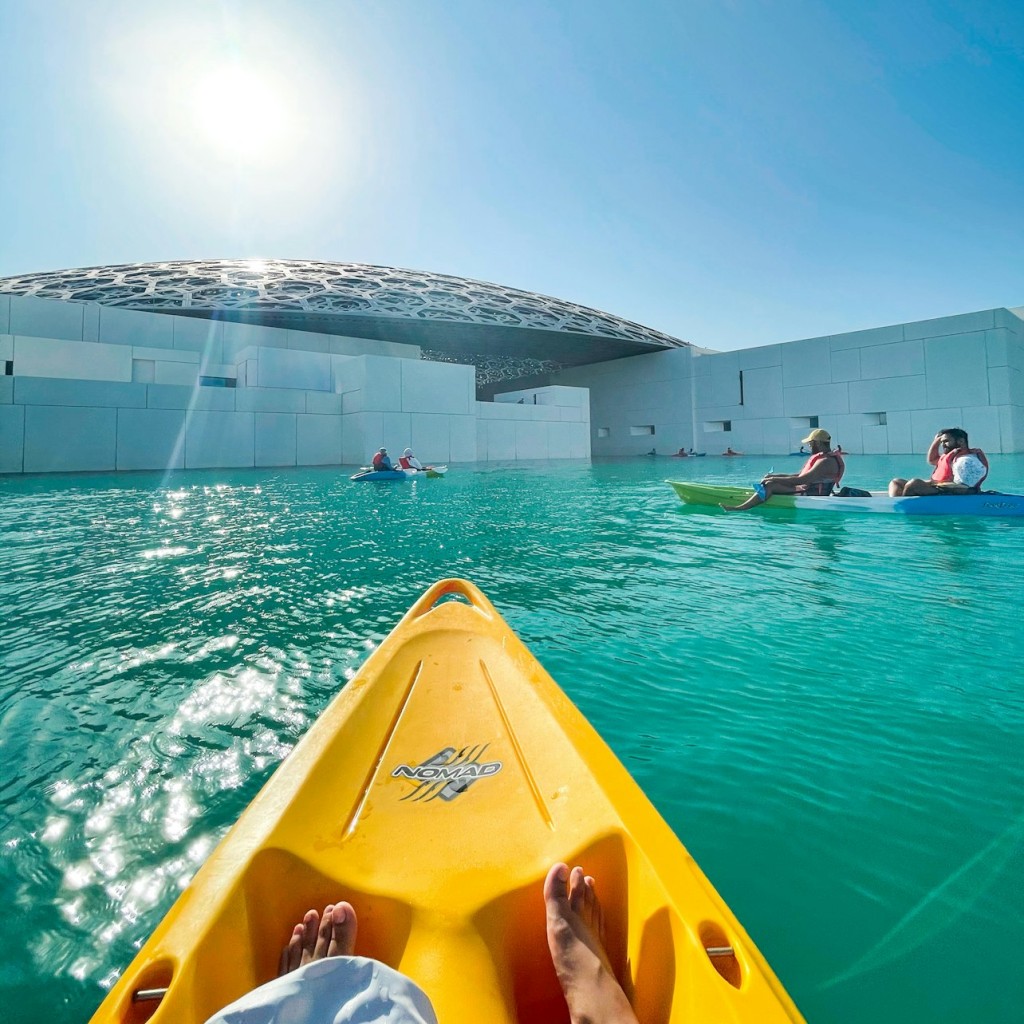 Kajakarstwo w Louvre Abu Dhabi - 3