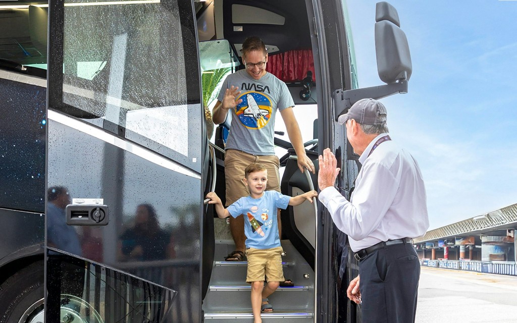 Billets pour le Centre spatial Kennedy avec la visite guidée Explore Tour (1-Day General Admission with Explore Tour & Round Trip Transportation) - 1