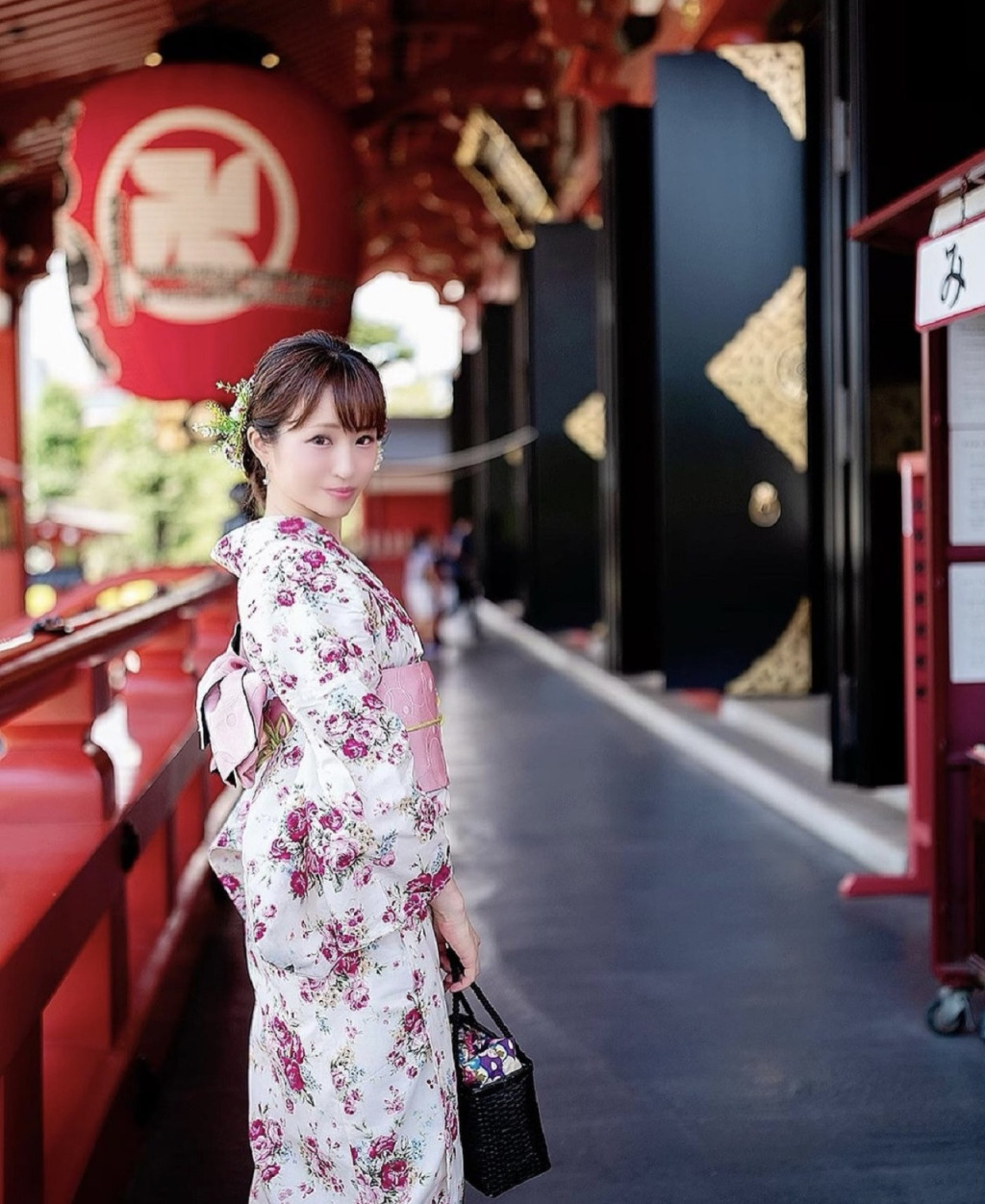 Kimono Rental in Tokyo, Asakusa (Kimono Rental with Hairstyling in Asakusa - 2 to 4 Persons) - 3
