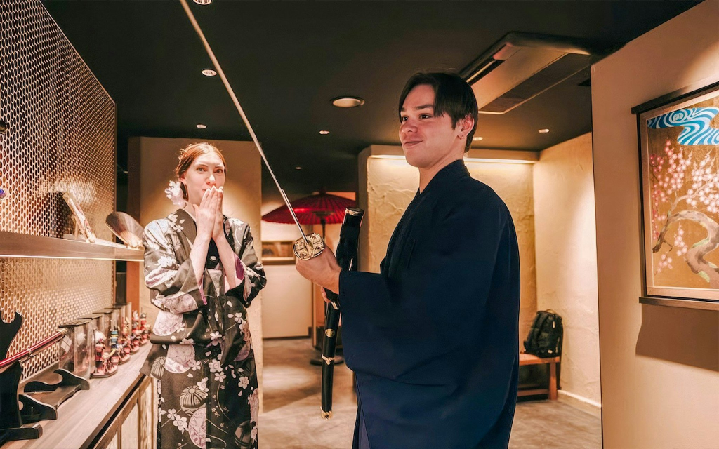 Kyoto: Kimono & Teezeremonie Erlebnis in der Nähe des Nishiki Marktes (Kimono & Tea Ceremony + Calligraphy Experience) - 2