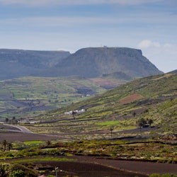 La Corona Volcano & Famara Cliffs: Guided Tour + Transfers - 2
