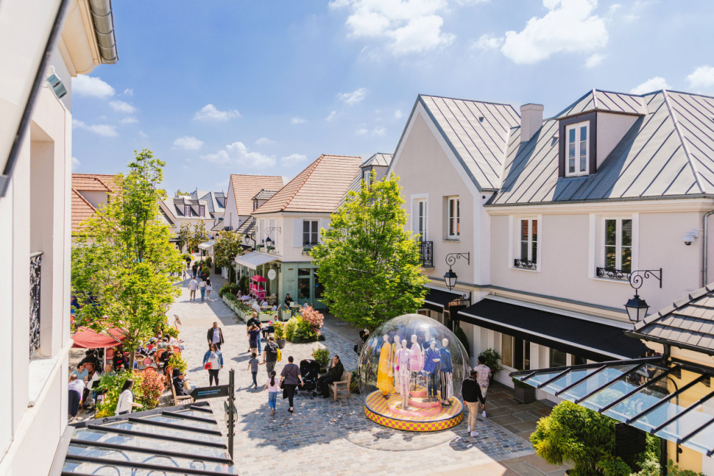 La Vallee Village with Round Trip Transfers from Paris (La Vallee Village with Round Trip Transfers from Paris - Full Day) - 1