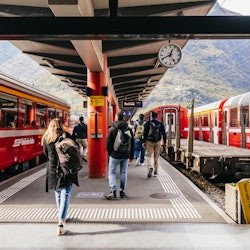Comer See & St. Moritz: Tagestour ab Mailand + Fahrt mit der roten Bernina-Bahn & Bootstouren - 3