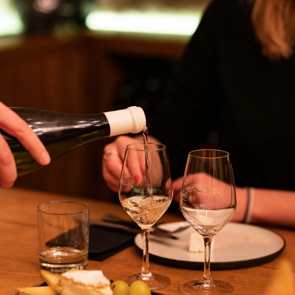 Les Caves du Louvre : Dégustation de vin guidée + Accords avec les fromages - 3