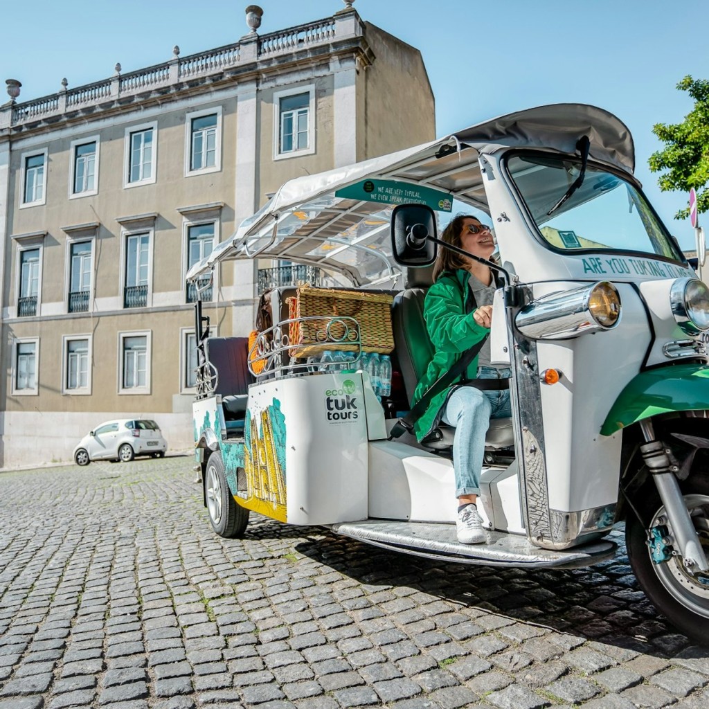 Lisbon: Guided Tram 28 Route Tuk Tuk Tour - 3