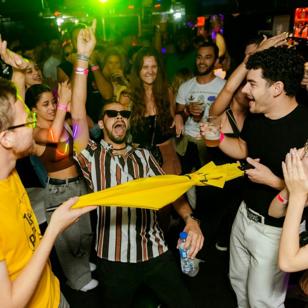 Lisbon: Pub Crawl with Open Bar, Shots, and VIP Club Entry - Legendary Pubcrawl - 1