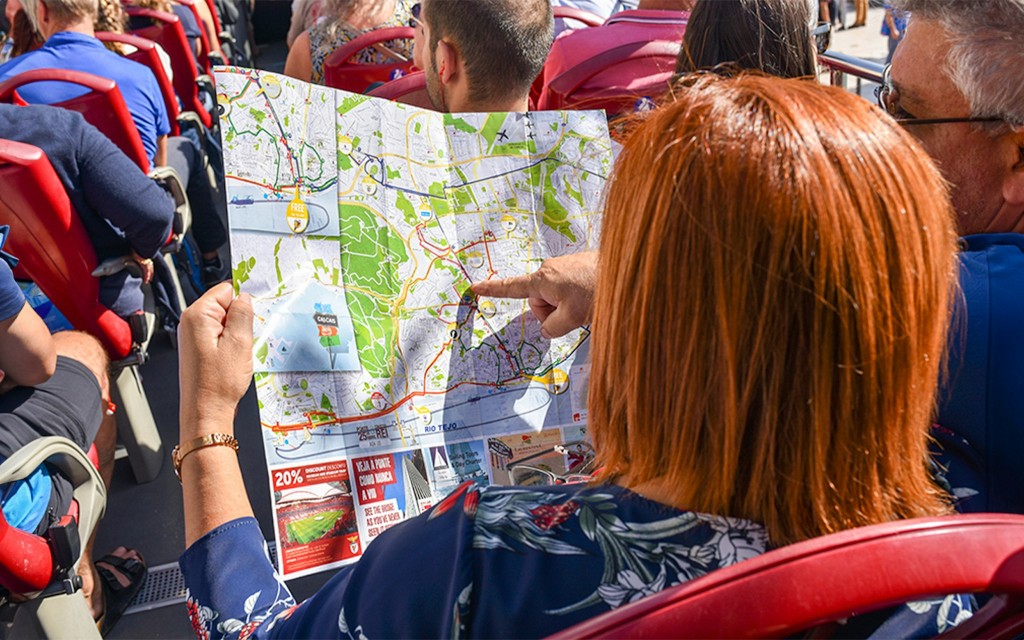 Lisbon Sightseeing: Hop-on Hop-off Bus mit optionaler Bootstour (Basic: 24-Hour Pass (3 Routes)) - 1