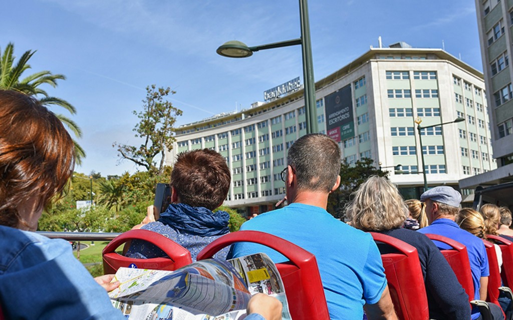Lisbon Sightseeing: Hop-on Hop-off Bus mit optionaler Bootstour (Basic: 24-Hour Pass (3 Routes)) - 3