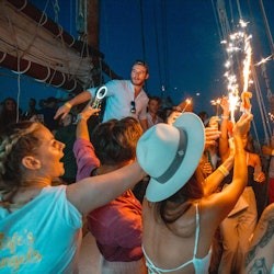 Lisbon: Sunset Boat Party + Live Music + Nightclub Entry - 1