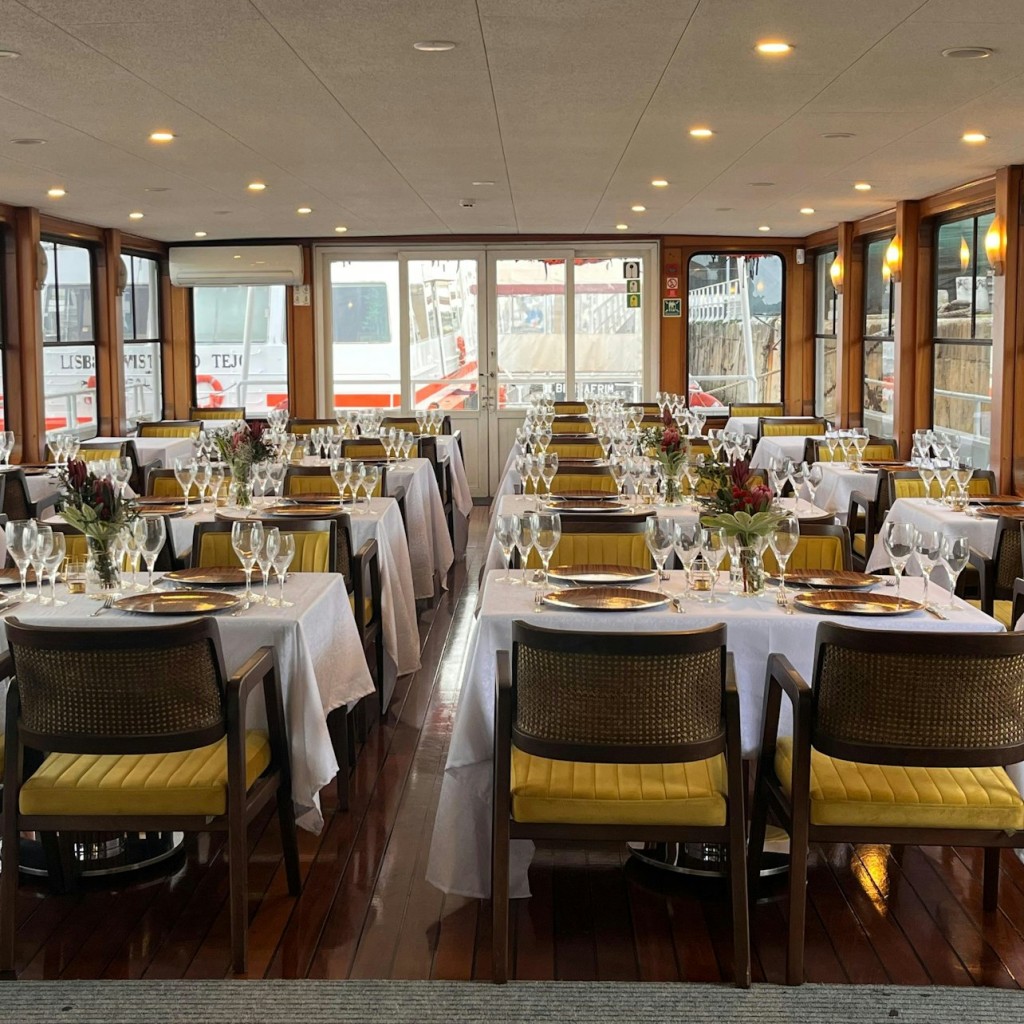 Lisbon: Tagus River Dinner Cruise + Fado Show - 2