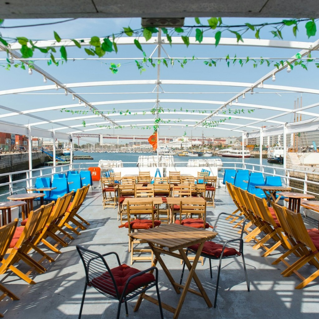 Lisbon: Tagus River Dinner Cruise + Fado Show - 3