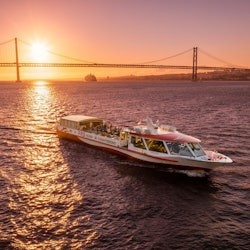Lisbon: Tagus River Sunset Cruise + Drink - 1