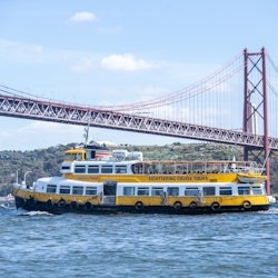 Lisbon: Tagus River Sunset Cruise + Live Music + Drink - 3