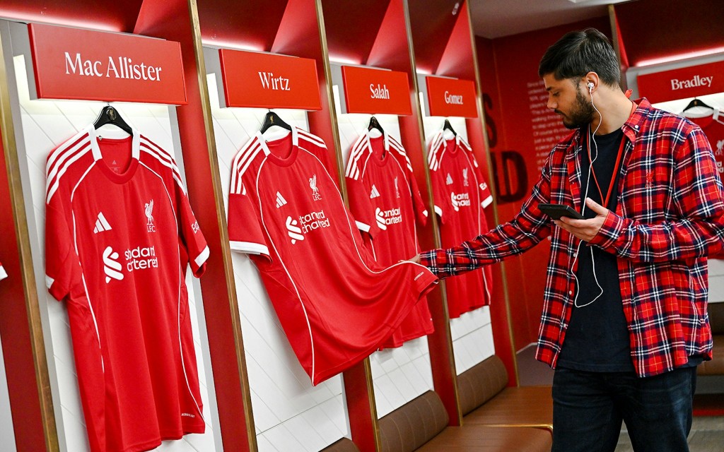Liverpool: Die Anfield Experience Tour mit Essen und Getränken (Liverpool: The Anfield Experience Tour with Food and Drinks) - 1