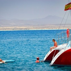 Lobos Island: Catamaran Cruise + Lunch & Drinks - 3