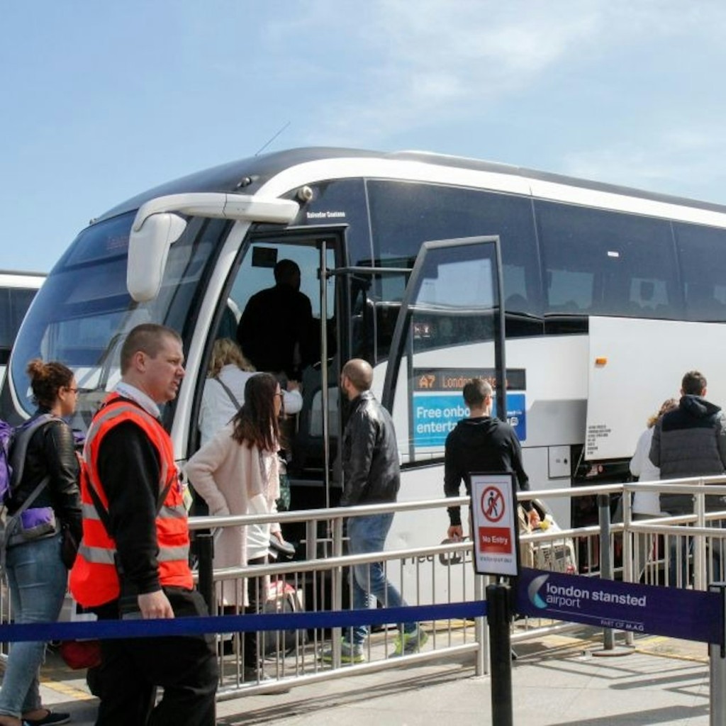 Londres: Trasllat en autobús des de/cap a l'aeroport de Luton i Londres Victòria - 2