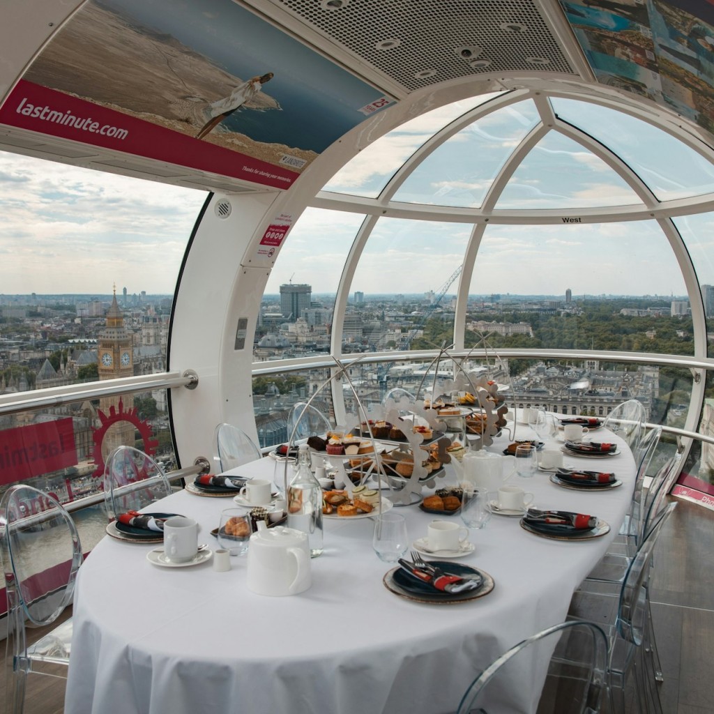 London Eye: bilhete de acesso rápido + Experiência de chá da tarde + Acesso ao salão - 1