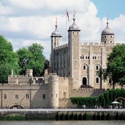 London: Harry Potter Tour, Tower of London and Thames Cruise - 1